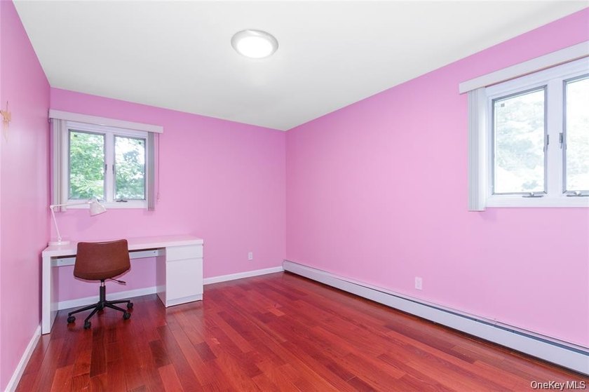 GREAT NECK ESTATES SOUTH FACING COLONIAL WITHIN CLOSE PROXIMITY - photo 23