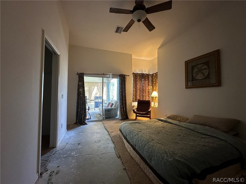 Florida Living at its best! As you enter this 3 bedroom 2 bath - photo 23