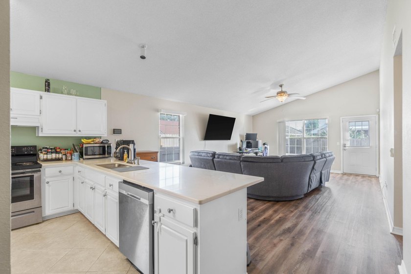 Welcome home! Located in the desirable Waterford Estates - photo 4