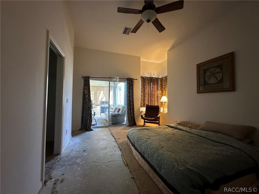 Florida Living at its best! As you enter this 3 bedroom 2 bath - photo 24