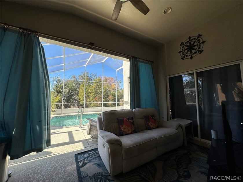 Florida Living at its best! As you enter this 3 bedroom 2 bath - photo 25