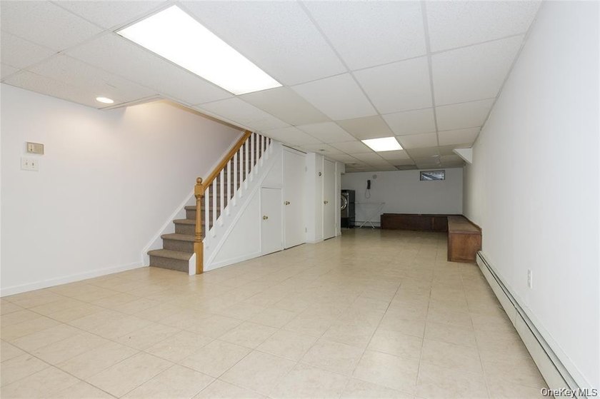 GREAT NECK ESTATES SOUTH FACING COLONIAL WITHIN CLOSE PROXIMITY - photo 26