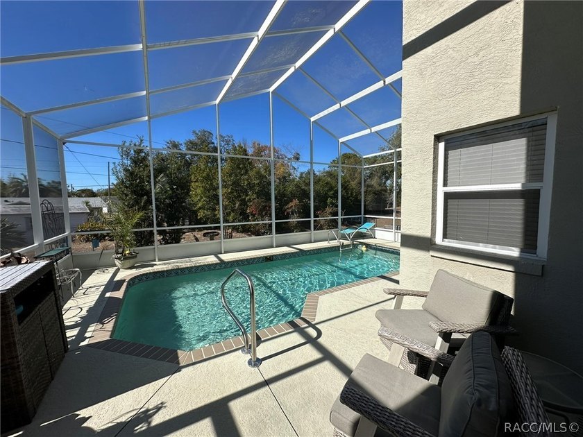 Florida Living at its best! As you enter this 3 bedroom 2 bath - photo 27