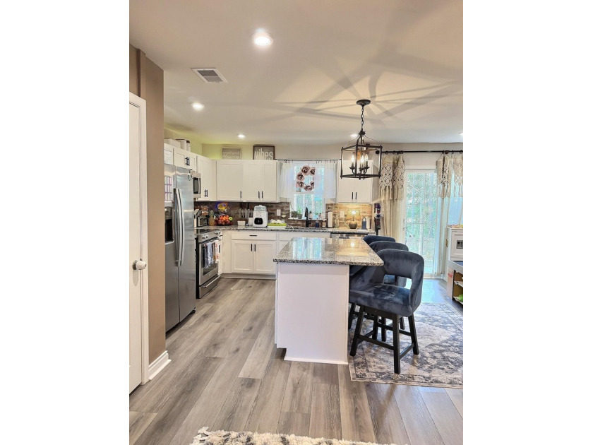 Welcome to this beautifully FHA/VA approved upgraded townhome - photo 2