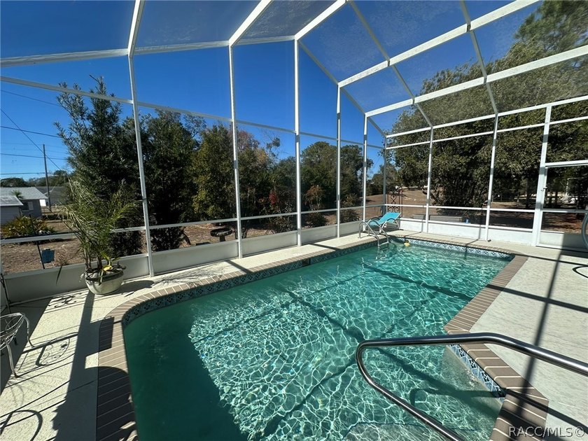 Florida Living at its best! As you enter this 3 bedroom 2 bath - photo 32