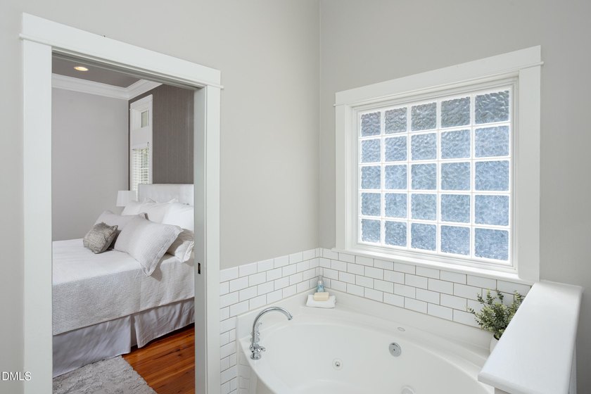 Exquisite Hope Valley residence gracefully set on a beautifully - photo 36