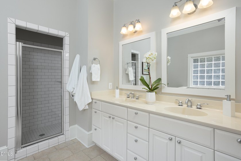 Exquisite Hope Valley residence gracefully set on a beautifully - photo 38