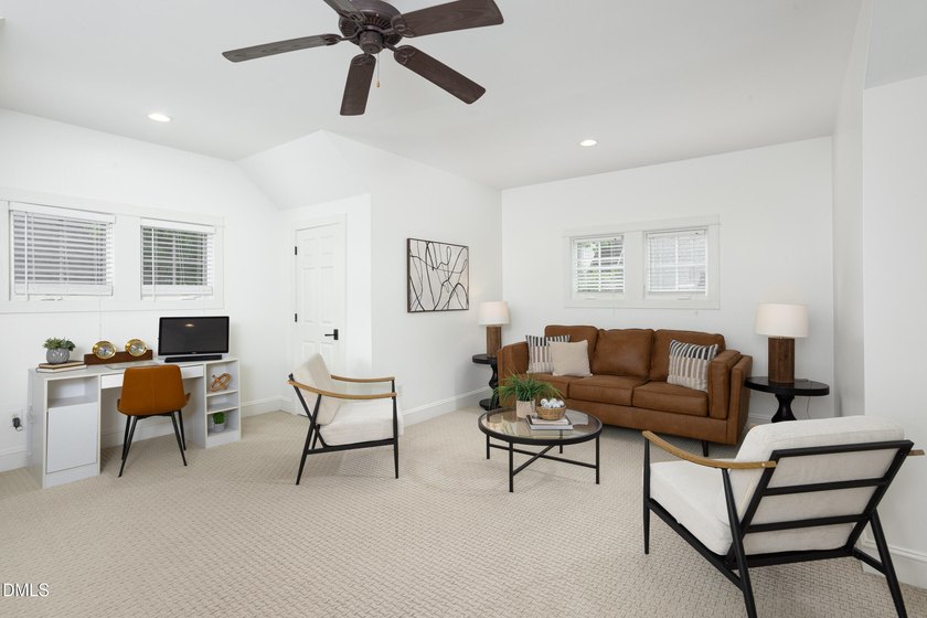Exquisite Hope Valley residence gracefully set on a beautifully - photo 46