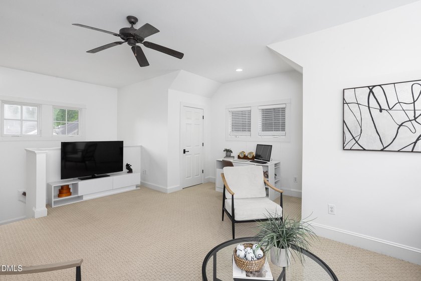 Exquisite Hope Valley residence gracefully set on a beautifully - photo 47