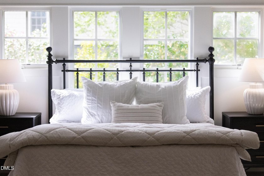 Exquisite Hope Valley residence gracefully set on a beautifully - photo 50