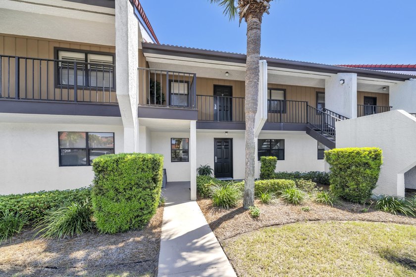 Welcome to the most beautiful Villa in Edgewater Resort! Offered - photo 3