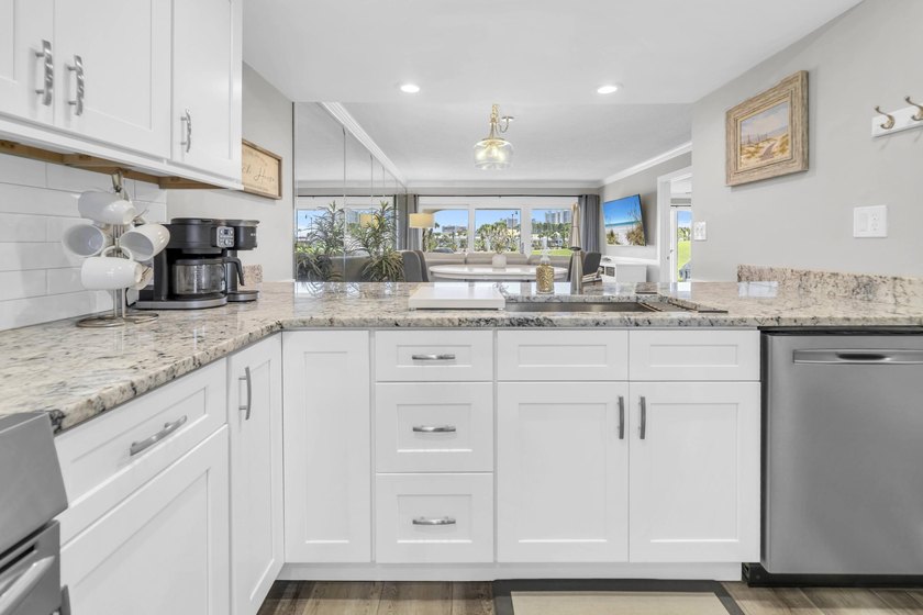 Welcome to the most beautiful Villa in Edgewater Resort! Offered - photo 4