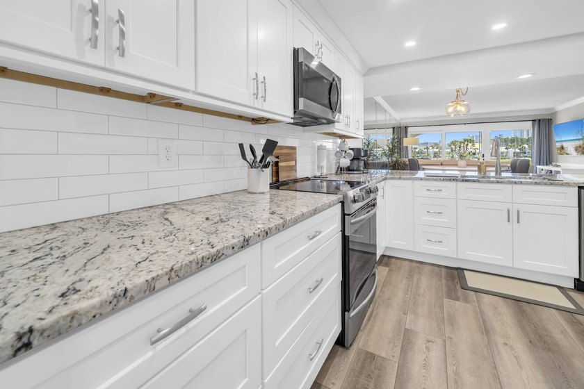Welcome to the most beautiful Villa in Edgewater Resort! Offered - photo 6