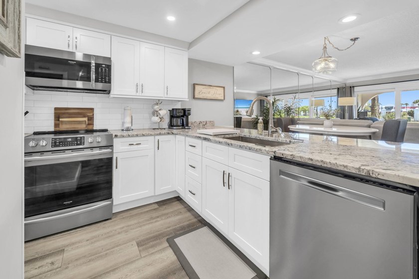 Welcome to the most beautiful Villa in Edgewater Resort! Offered - photo 7