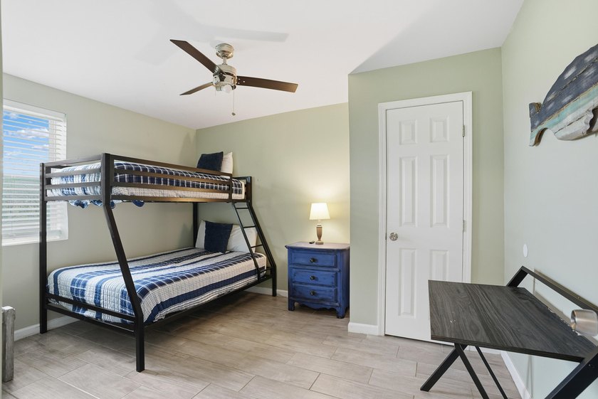 Fully renovated beach cottage and RENTAL MACHINE only .3 miles - photo 6
