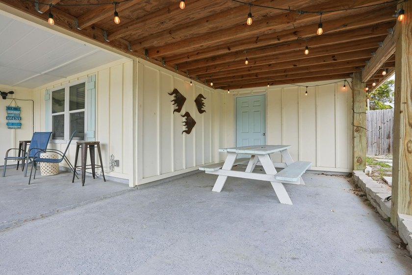 Fully renovated beach cottage and RENTAL MACHINE only .3 miles - photo 8
