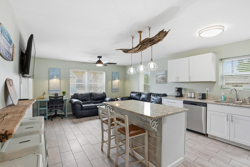 Fully renovated beach cottage and RENTAL MACHINE only .3 miles - photo 9