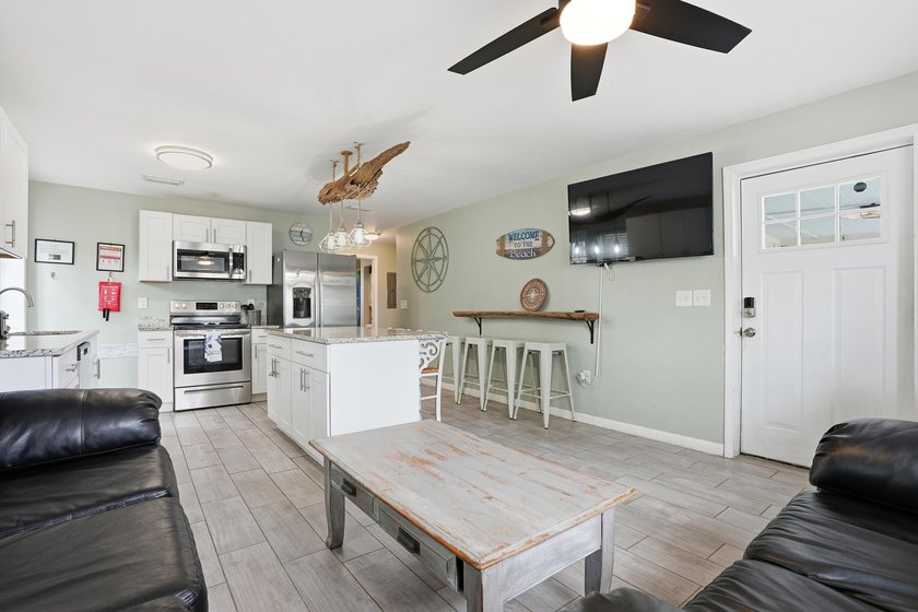 Fully renovated beach cottage and RENTAL MACHINE only .3 miles - photo 10