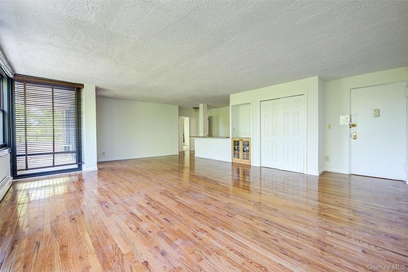 Welcome to Le Havre on the Water! This bright and airy unit has - photo 6