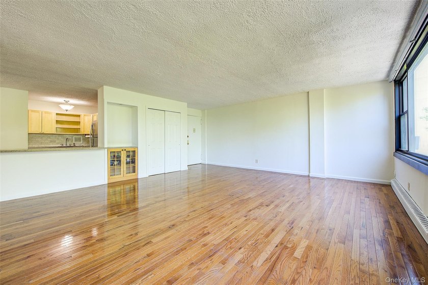 Welcome to Le Havre on the Water! This bright and airy unit has - photo 7