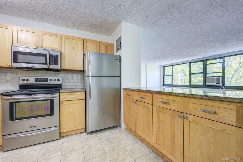 Welcome to Le Havre on the Water! This bright and airy unit has - photo 10