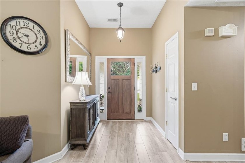 Rare opportunity to own a charming 3-bedroom, 2-bath ranch on 2 - photo 12