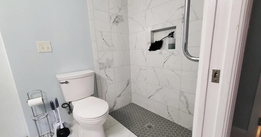 Welcome to this charming 5 bedrooms, 3 bathrooms, 2 kitchens - photo 12