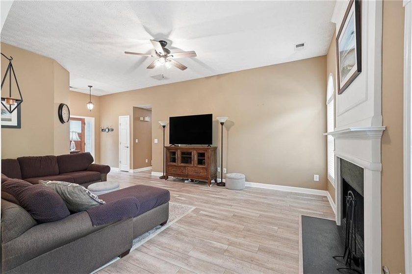Rare opportunity to own a charming 3-bedroom, 2-bath ranch on 2 - photo 14