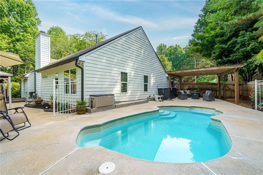 Rare opportunity to own a charming 3-bedroom, 2-bath ranch on 2 - photo 26