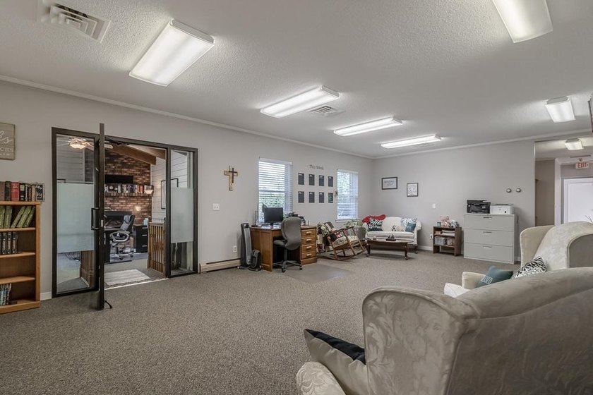 Well-appointed commercial office space offering stunning views - photo 8