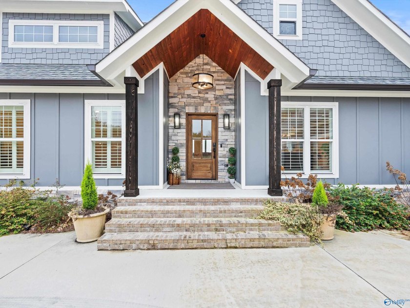 Custom-bulit 2023 mountain home offering 2542 sq ft of refined - photo 6