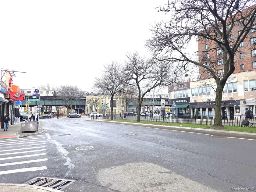Welcome to Parkchester! This beautifully renovated 2-bedroom - photo 21