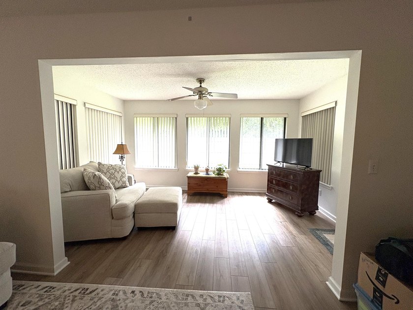 MOVE IN READY home on a quiet cul-de-sac street in the center of - photo 5