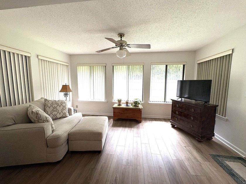 MOVE IN READY home on a quiet cul-de-sac street in the center of - photo 7