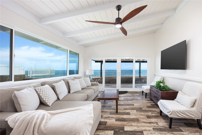 Discover an exceptional oceanfront retreat in serene Mokuleia - photo 8