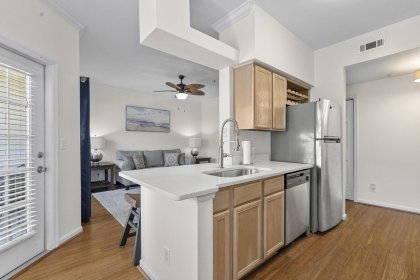 Move-In ready 1 Bedroom Condo - Prime Location Near Downtown &amp; - photo 17