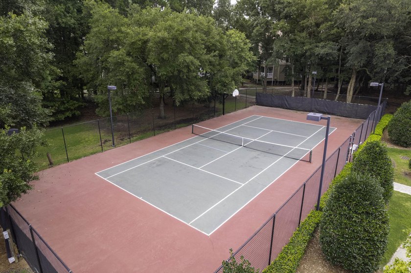 Move-In ready 1 Bedroom Condo - Prime Location Near Downtown &amp; - photo 21