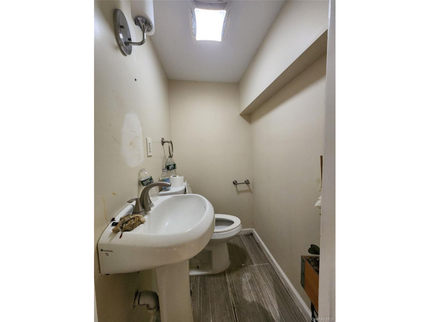 WELL MAINTAINED SINGLE FAMILY DETACHED PROPERTY ON CORNER LOT - photo 22