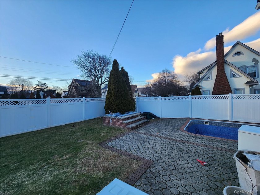 WELL MAINTAINED SINGLE FAMILY DETACHED PROPERTY ON CORNER LOT - photo 24