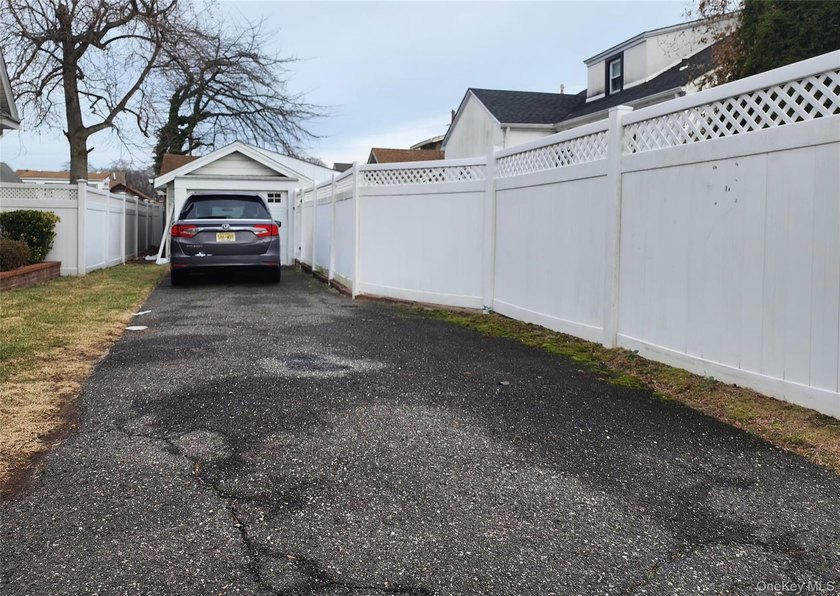 WELL MAINTAINED SINGLE FAMILY DETACHED PROPERTY ON CORNER LOT - photo 27