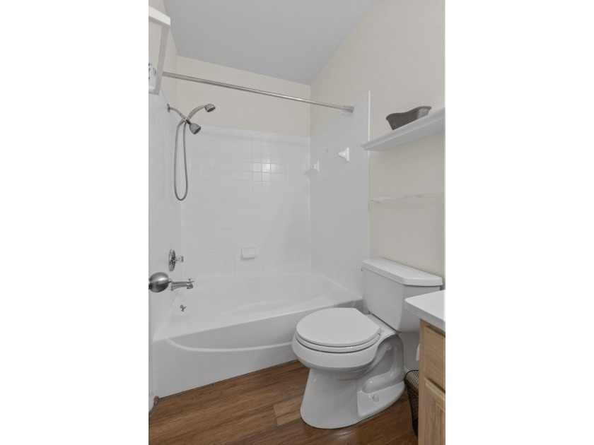 Move-In ready 1 Bedroom Condo - Prime Location Near Downtown &amp; - photo 29
