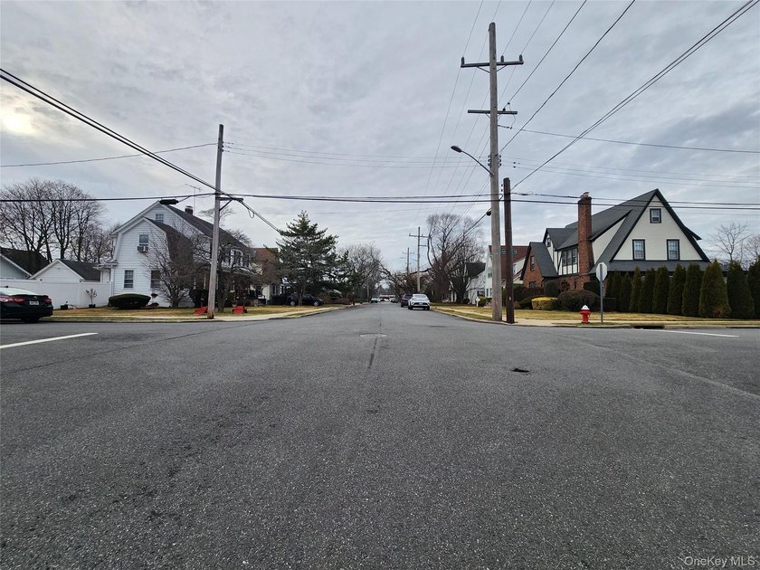 WELL MAINTAINED SINGLE FAMILY DETACHED PROPERTY ON CORNER LOT - photo 30