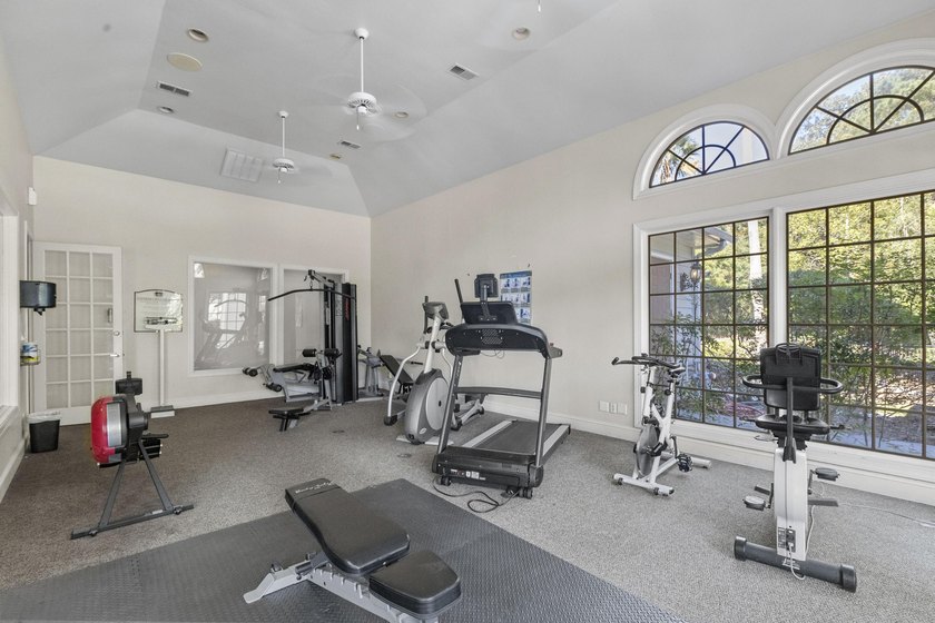 Move-In ready 1 Bedroom Condo - Prime Location Near Downtown &amp; - photo 39