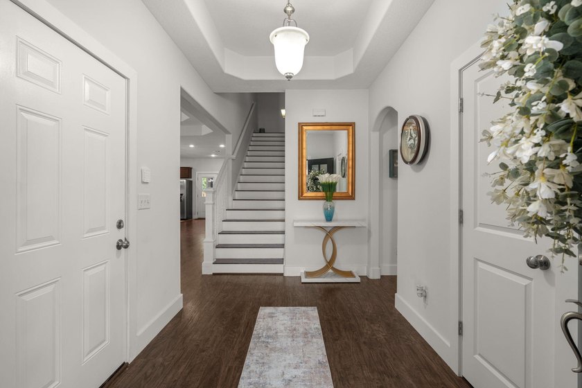 Welcome to this beautifully maintained 4-bedroom, 3-bath brick - photo 4