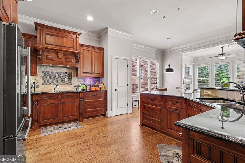 Welcome to this stunning 6-bedroom, 4-bathroom home located in a - photo 6