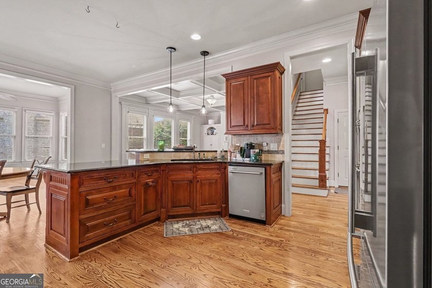 Welcome to this stunning 6-bedroom, 4-bathroom home located in a - photo 9