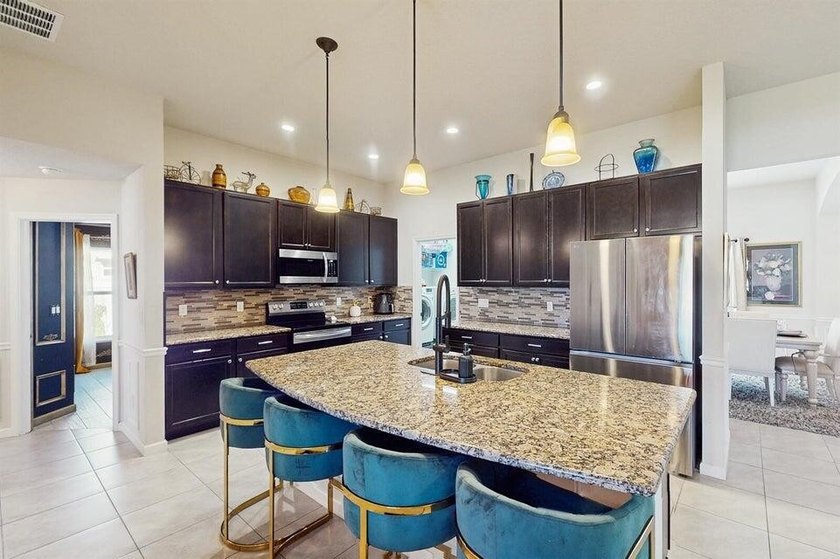 Charming 4-Bedroom Home with Spacious Yard and Modern Amenities - photo 13