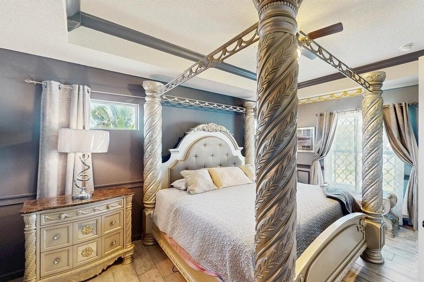 Charming 4-Bedroom Home with Spacious Yard and Modern Amenities - photo 16