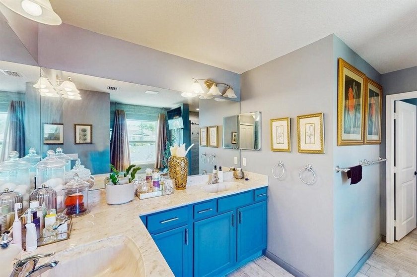 Charming 4-Bedroom Home with Spacious Yard and Modern Amenities - photo 19