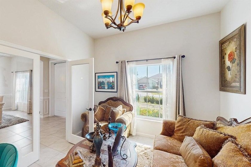Charming 4-Bedroom Home with Spacious Yard and Modern Amenities - photo 22